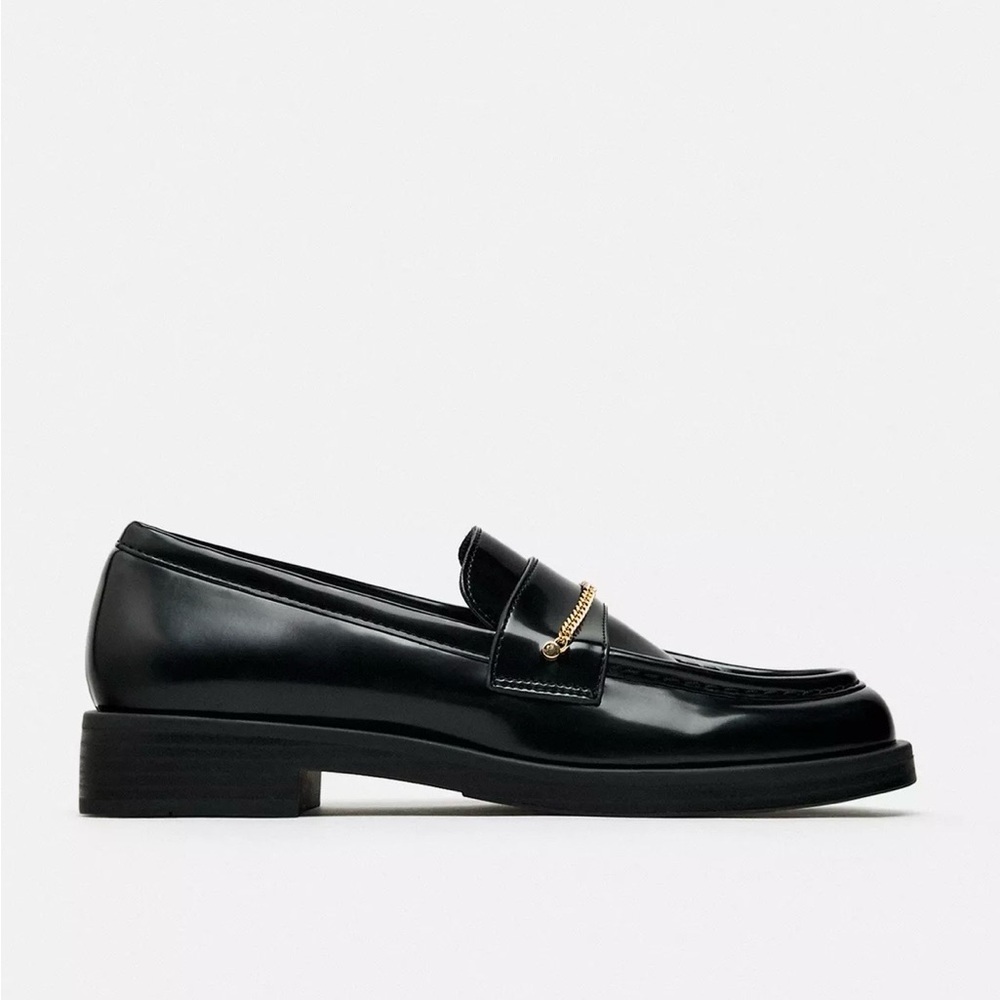NWT Zara Women’s Patent Leather Loafers with gold chain
